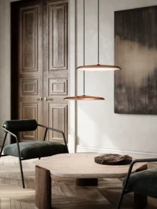 Design for the peoples artist lampe i en bronze farve der skaber en varm og eksklusiv stemning.