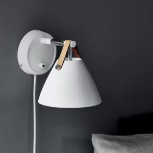 Design for the peoples strap-lampe i en hvid farve med et skandinaviske designudtryk.