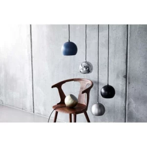 Frandsen ball - En af de mest ikoniske danske lamper, designet af Benny Frandsen i 1968.