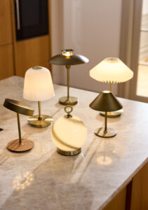Forskellige Halo Design lamper med moderne skandinavisk design og funktionel belysning.
