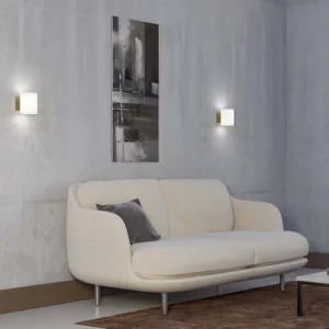 Herstal Evoke 1 væglampe med minimalistisk design - her over sofaen