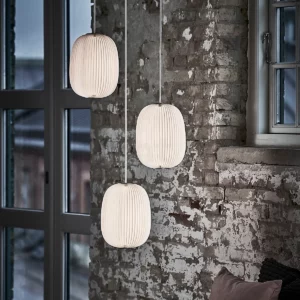 LE KLINT Lamella 1 pendel i elegant skandinavisk design med håndværksmæssig detaljering og behagelig lysfordeling.