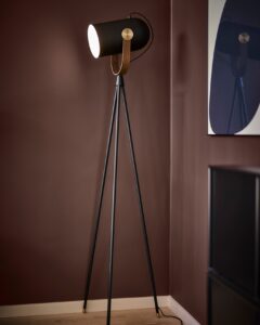 LE KLINT Carronade 1 pendel med ikonisk kanoninspireret design og justerbart lampehoved for fleksibel belysning.