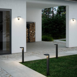 Nordlux Rica Round solcellelampe med stilrent design, der oplades af dagslys og skaber en stemningsfuld udendørsbelysning.